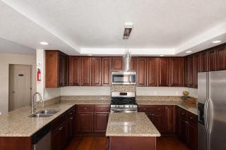 Modern 4BR Pool & Spa Oasis - 3