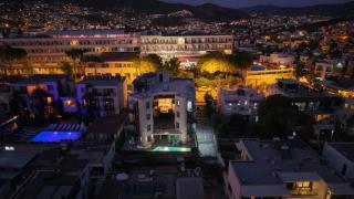 Deniz 61 Otel - 0
