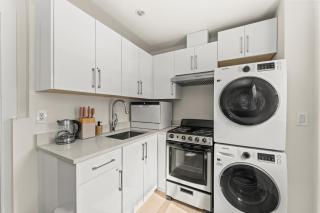 Quiet, cozy 2BR1BA private entry suite near Skytrain - 8