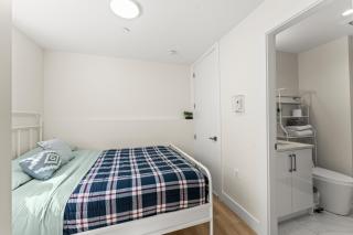 Quiet, cozy 2BR1BA private entry suite near Skytrain - 5