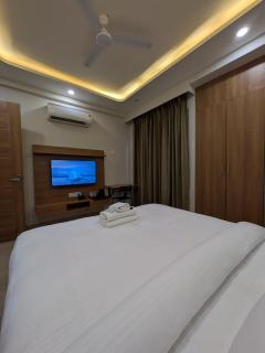 The Lodgers Superior 1 BHK Apartments Near Sector 42-43 Metro - 4