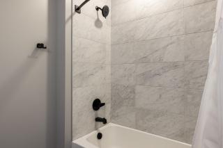 Modern 1BR Walk to West Side Market & Downtown - 6