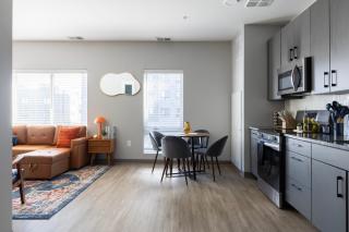 Modern 1BR Walk to West Side Market & Downtown - 2