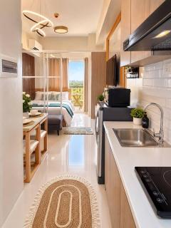 Haven's Condo - New 1BR Pool Short term & Monthly Stays Fast Wifi - 0