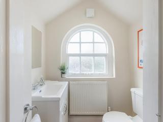 The Nook - Ukc9987 - 2