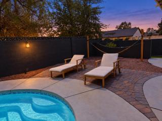 静 Tokyo Escape - Chinatown Heated Pool Retreat near the Strip with Hot Tub, Pool Table, Dog Friendly - 4
