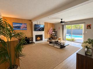 静 Tokyo Escape - Chinatown Heated Pool Retreat near the Strip with Hot Tub, Pool Table, Dog Friendly - 8