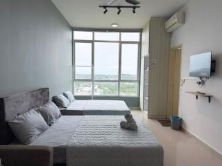 JB City Sunset Studio Paradigm Sutera & UTM Wifi 4pax - 8