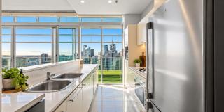 Lvl 39 Penthouse - 55m2 balcony - Sleep 8 Sky Home - 8
