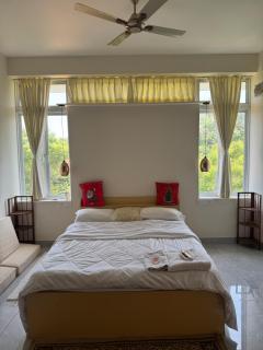 Private Room & Terrace Near Airport Smart Stay - 3