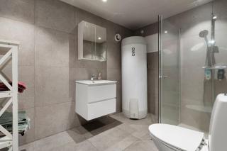 7BR Home nearby Ski, Swim, City and Aurora View - 3