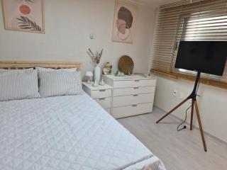 Sillim Danggok Station Full-Op Two Room - 7