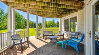 The Goat and Cherry- Cozy Retreat, Hot Tub, Fire Pit, Arcade Fun & Dogs! - 1