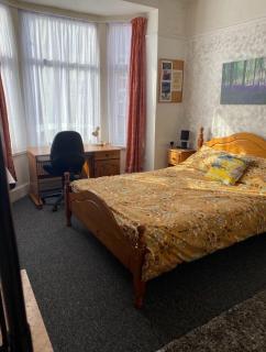 Kettering Town Double Rooms with TV Ideal Professional workers for longer stays Shared bathroom kitchen & Lounge - 9