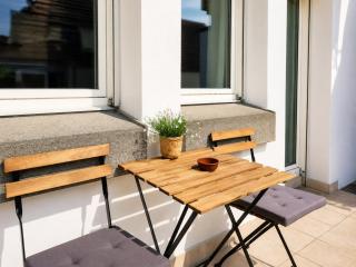 Modern studio with balcony & feel-good flair - 6
