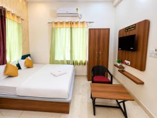 Hotel JR Palace- Near Toran Dwar and free Parking - 5