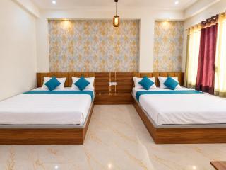 Hotel JR Palace- Near Toran Dwar and free Parking - 3