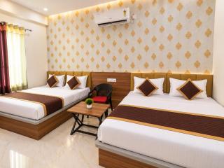 Hotel JR Palace- Near Toran Dwar and free Parking - 1