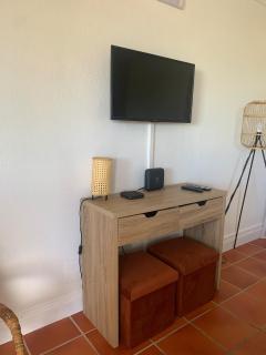 Jolie studio meublé avec petite vue mer - 5