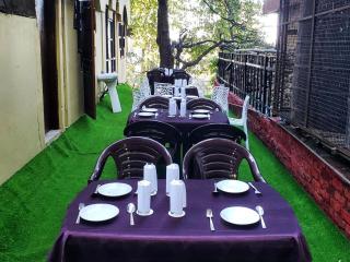 Hotel Taj Palace & Restaurant Near Mall Road - 2