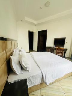 Eagle View Kimi Appart Hotel - 3
