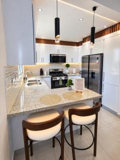 Luxurious PH, Near Airport,Private Jacuzzi - 2