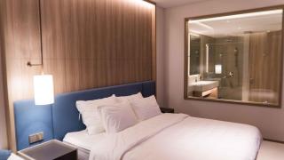 A La Carte Ha Long Beachfront Condotel - 9