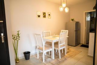 Sunny Oasis 1BR Apartment near Cairo Airport - A Luxurious Retreat - Caïro - 7