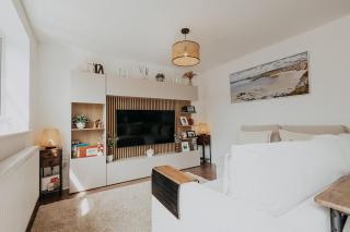 Coastal Hideaway by Lil Blu Stays - 9