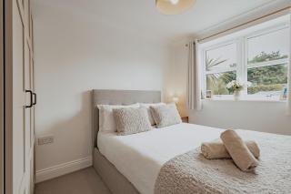 Coastal Hideaway by Lil Blu Stays - 7