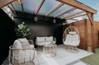 Coastal Hideaway by Lil Blu Stays - 6