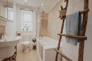 Coastal Hideaway by Lil Blu Stays - 5