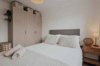 Coastal Hideaway by Lil Blu Stays - 3