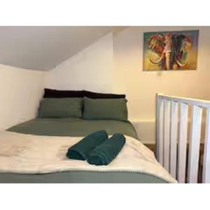 Modern 2BR Group Accommodation in Wakefield with, 3 Baths,Fibre WiFi near Union Street, Gallery Walk and Pinderfields Hospital - 4