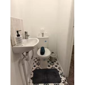 Modern 2BR Group Accommodation in Wakefield with, 3 Baths,Fibre WiFi near Union Street, Gallery Walk and Pinderfields Hospital - 3