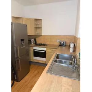 Modern 2BR Group Accommodation in Wakefield with, 3 Baths,Fibre WiFi near Union Street, Gallery Walk and Pinderfields Hospital - 5
