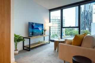 Heart of Brisbane - Skytower CBD Getaway - Level 40 Pool & Gym - Walk Everywhere - 0