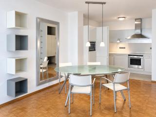 Stylish city apartment with loggia & garage - 9