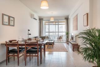 Quiet & Spacious 2-Bedroom Apartment Near Old Town - 0