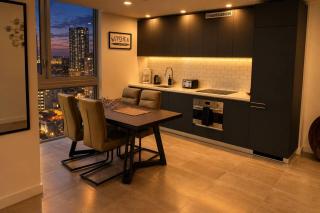 Sky-High oasis heated Pool & Gym Miami Skyline Vista - 1