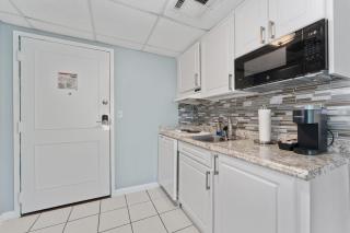 Delightful Studio Condo with Garden View Balcony 7 Mins to Universal - 2