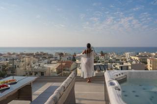 Sunset 300m from Beach, Heated Pool, Jacuzzi and Gym - 4
