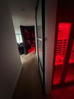 Velvet - couples getaway with Exclusive Red room - 7