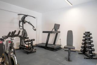 Sunset 300m from Beach, Heated Pool, Jacuzzi and Gym - 5