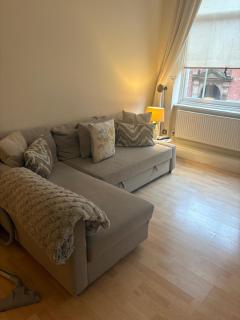 Super Central, Super Spacious City centre apartment, Parking, Sleeps 6 - 7