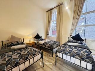 Super Central, Super Spacious City centre apartment, Parking, Sleeps 6 - 6
