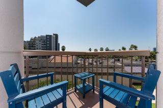 Superior Central Condo with Balcony 7 Min to Universal - 9
