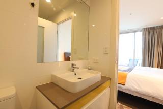 Adelaide Central Skyline Panoramic Suite Five - 7