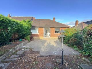 Relaxing Contractor Home for 8 near Odsal Stadium with Smart TV, Washer-Dryer & Driveway - 9