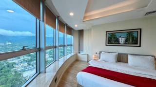 Centaurus Mall Executive Suite 3 Bedroom Apartment - 8